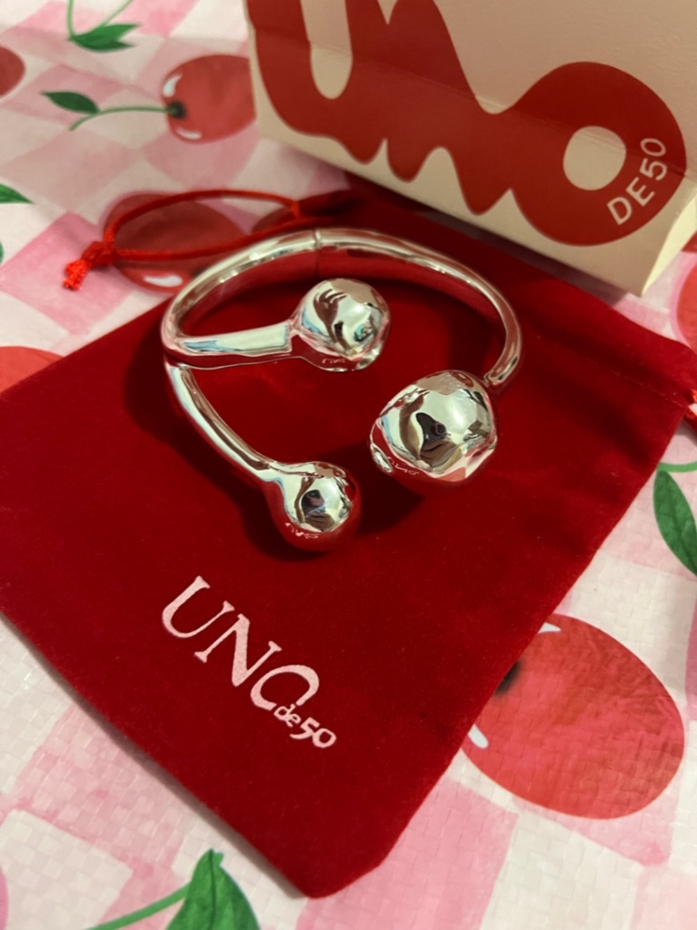 UNO de 50 Polished Silver Open Cuff Bracelet with Sculpted Ball Ends